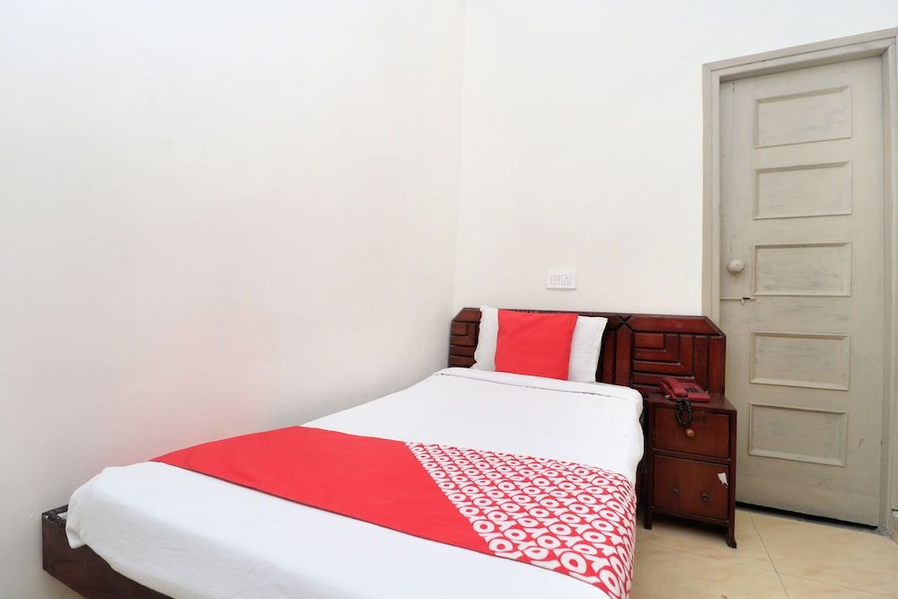 OYO 16098 Hotel Amrit Standard Room 15