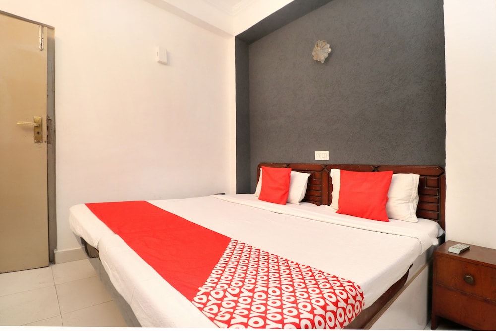 undefined OYO 16098 Hotel Amrit 6