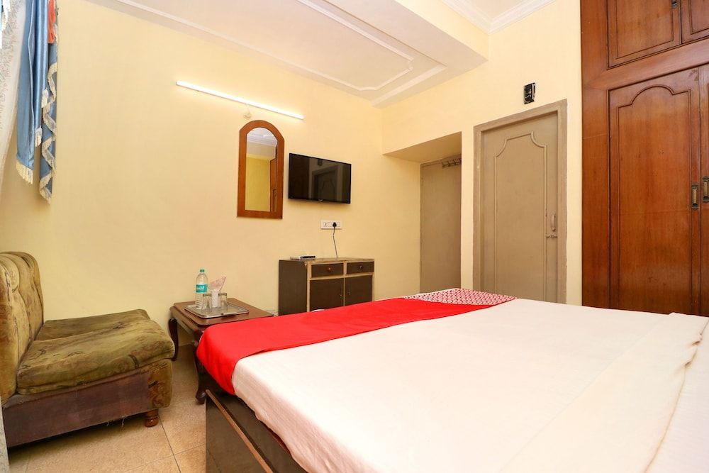 OYO 16098 Hotel Amrit Standard Room 6