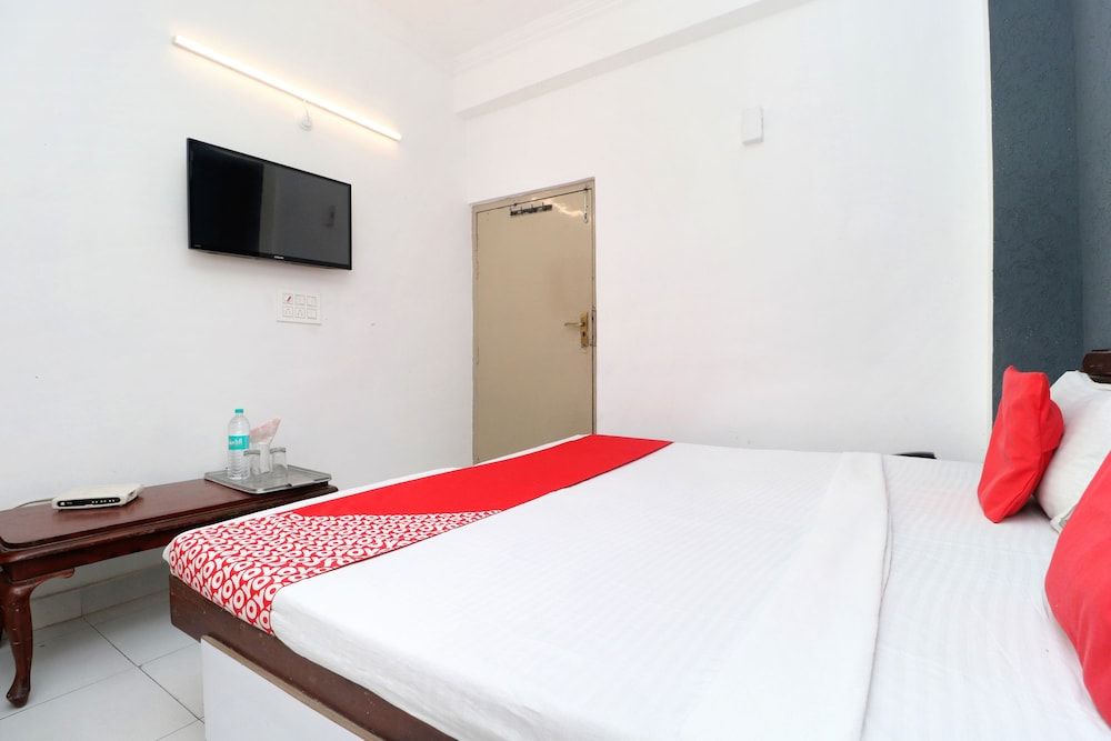 undefined OYO 16098 Hotel Amrit 7