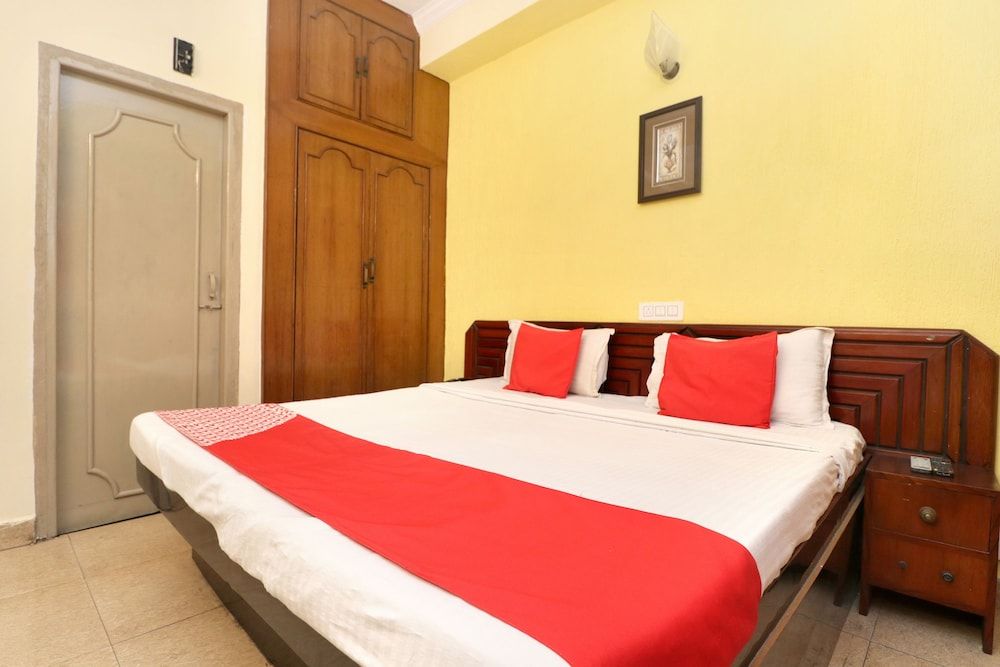 OYO 16098 Hotel Amrit Standard Room 14