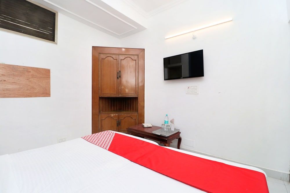 OYO 16098 Hotel Amrit Standard Room 11