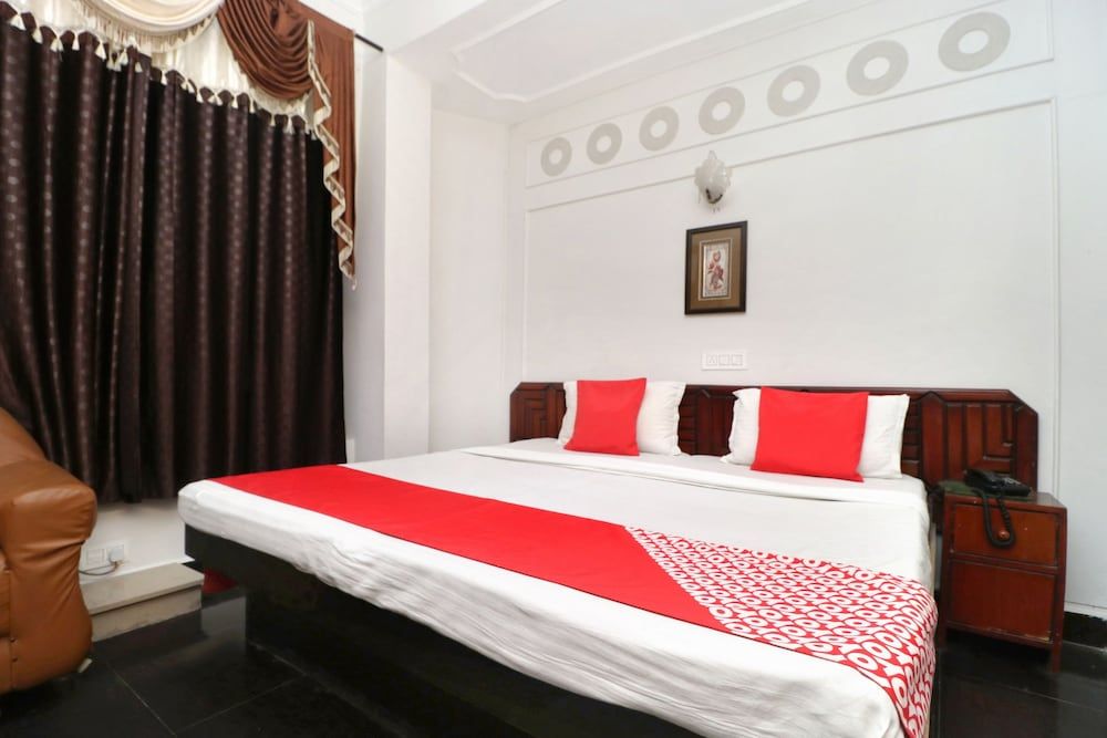 OYO 16098 Hotel Amrit Standard Room 12