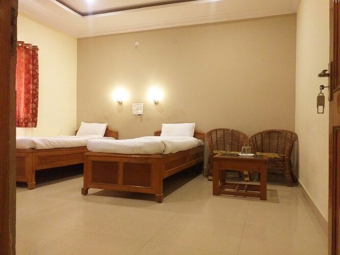 Panchanan Hotel Deluxe Room 2