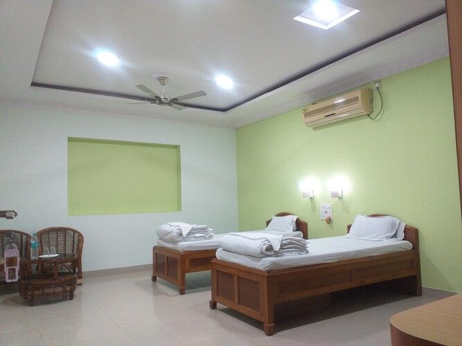 Panchanan Hotel Deluxe Room