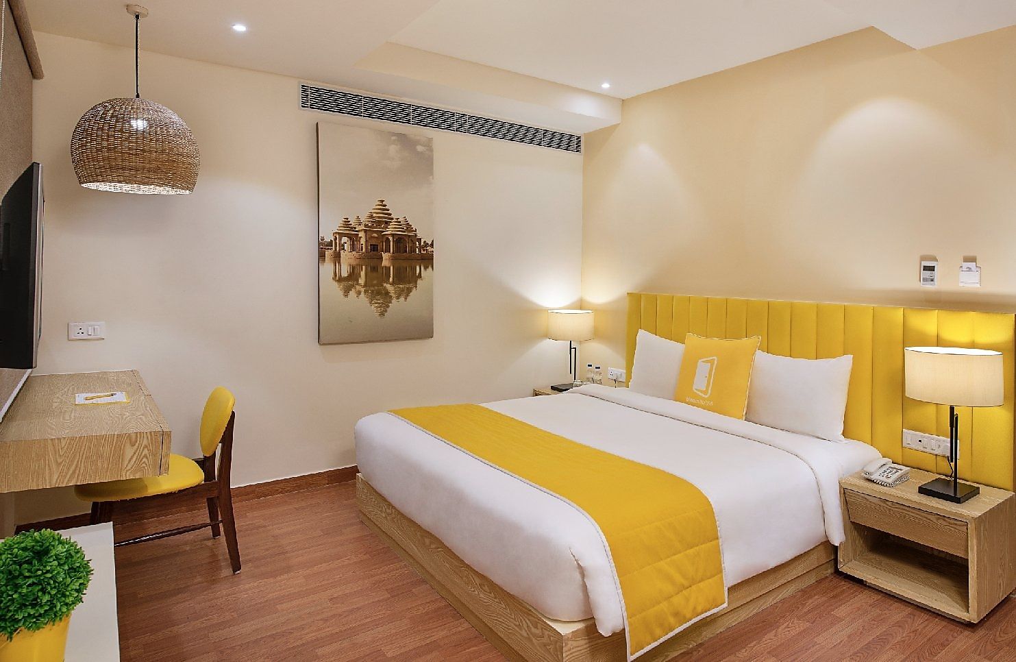 Bloom Boutique Ranjit Avenue Standard King Room 4