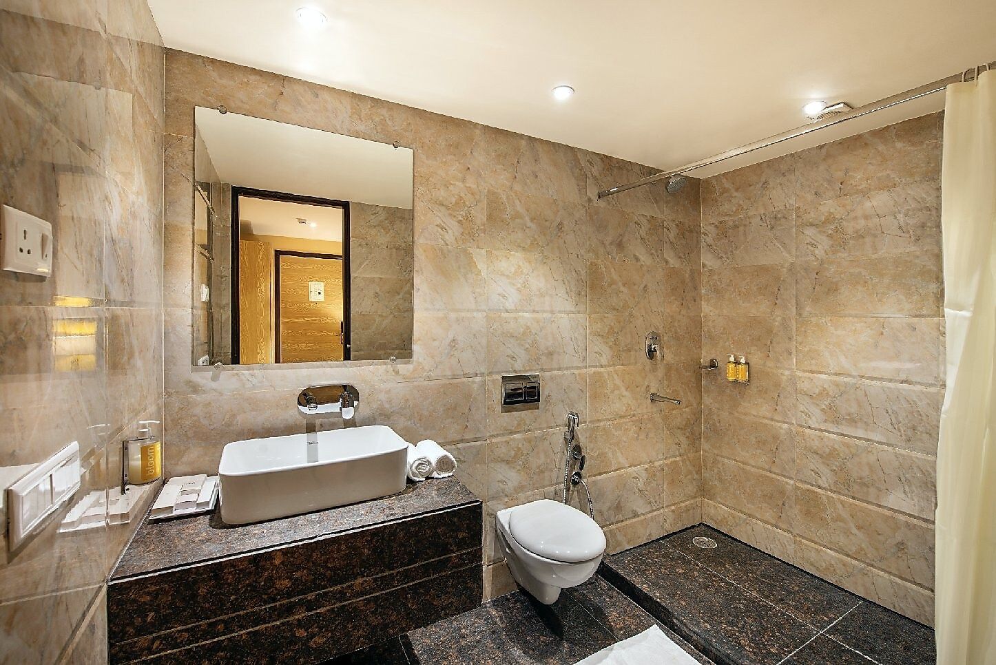 Bloom Boutique Ranjit Avenue Standard King Room 6