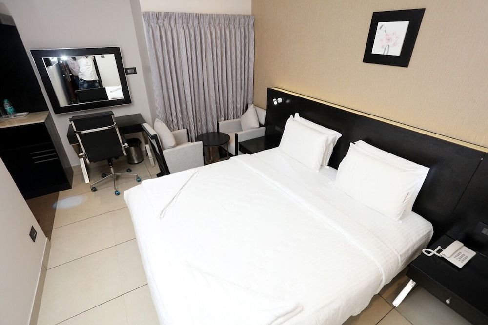 LNB RESIDENCY Deluxe Double Room