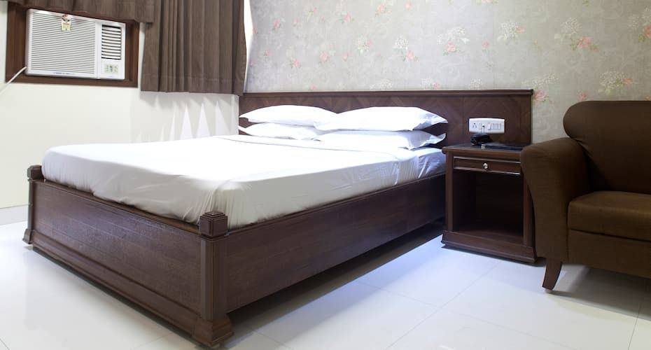 Hotel Adarsh Baug