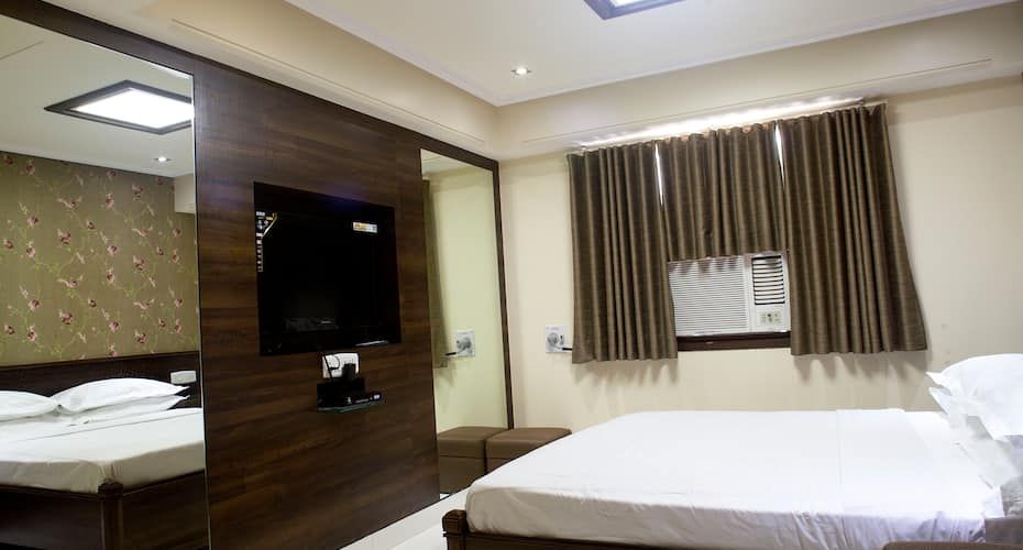 Hotel Adarsh Baug