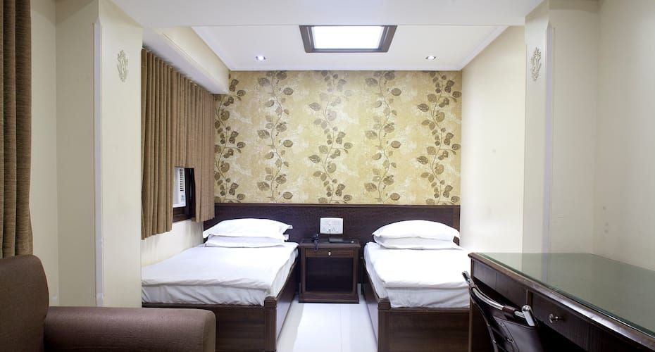 Hotel Adarsh Baug