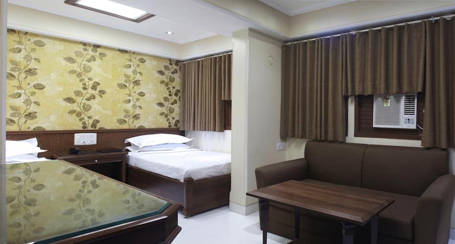 Hotel Adarsh Baug