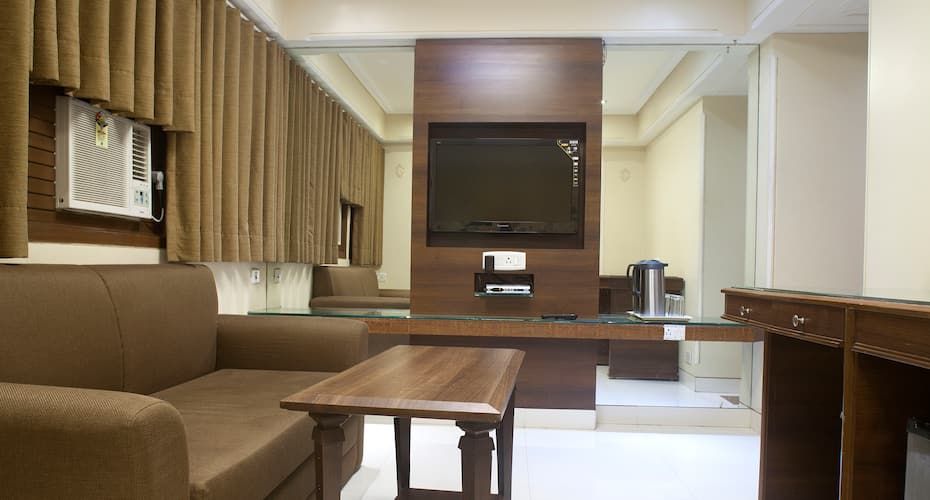 Hotel Adarsh Baug