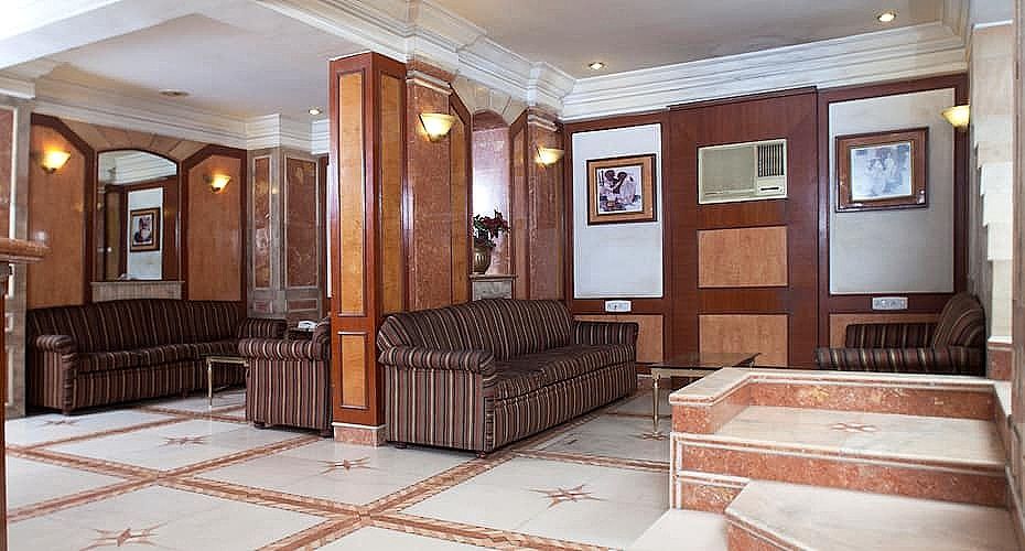 Hotel Adarsh Baug