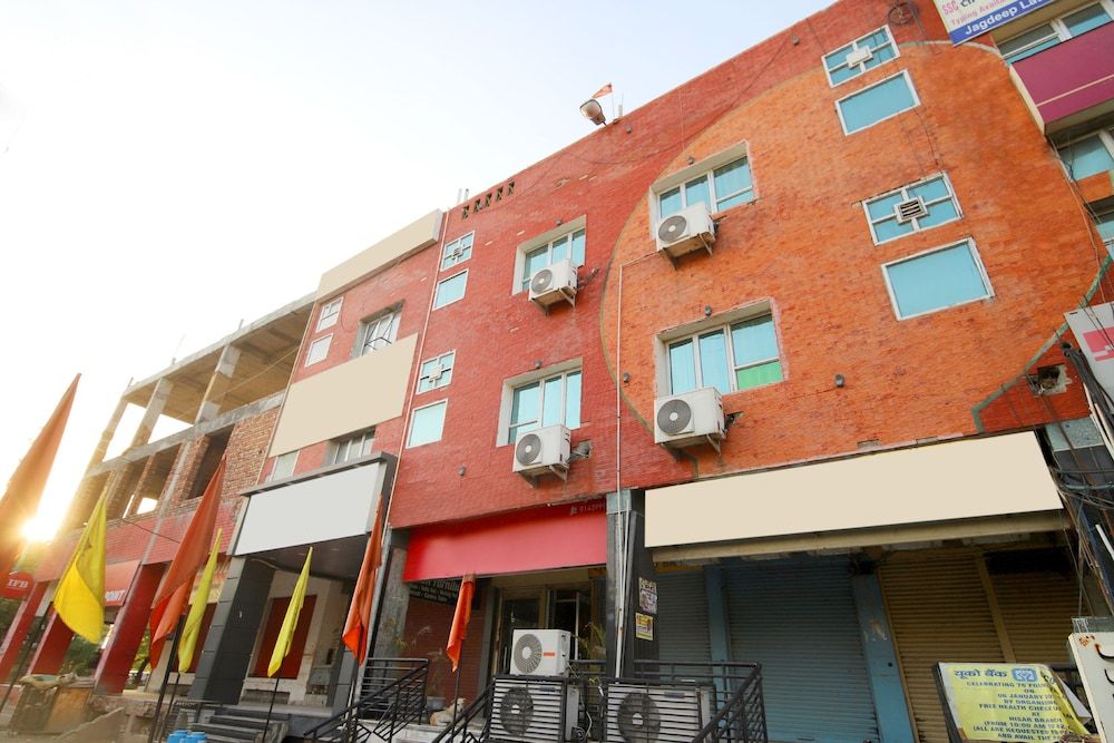 undefined OYO 41618 Hotel Regency 3