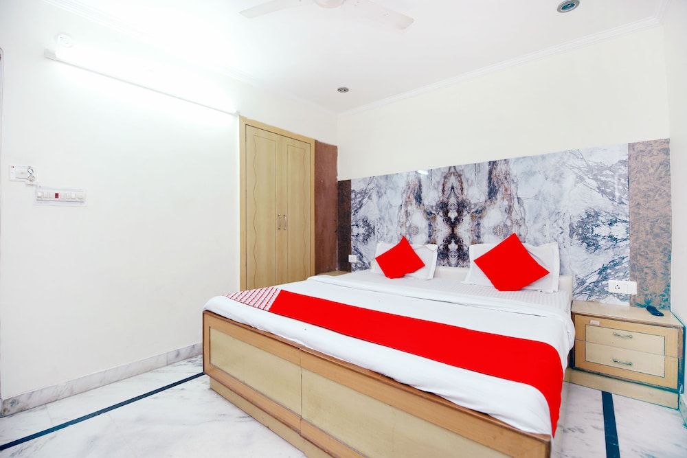 undefined OYO 41618 Hotel Regency 7