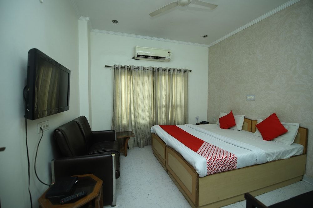 OYO 41618 Hotel Regency Double or Twin Room 22
