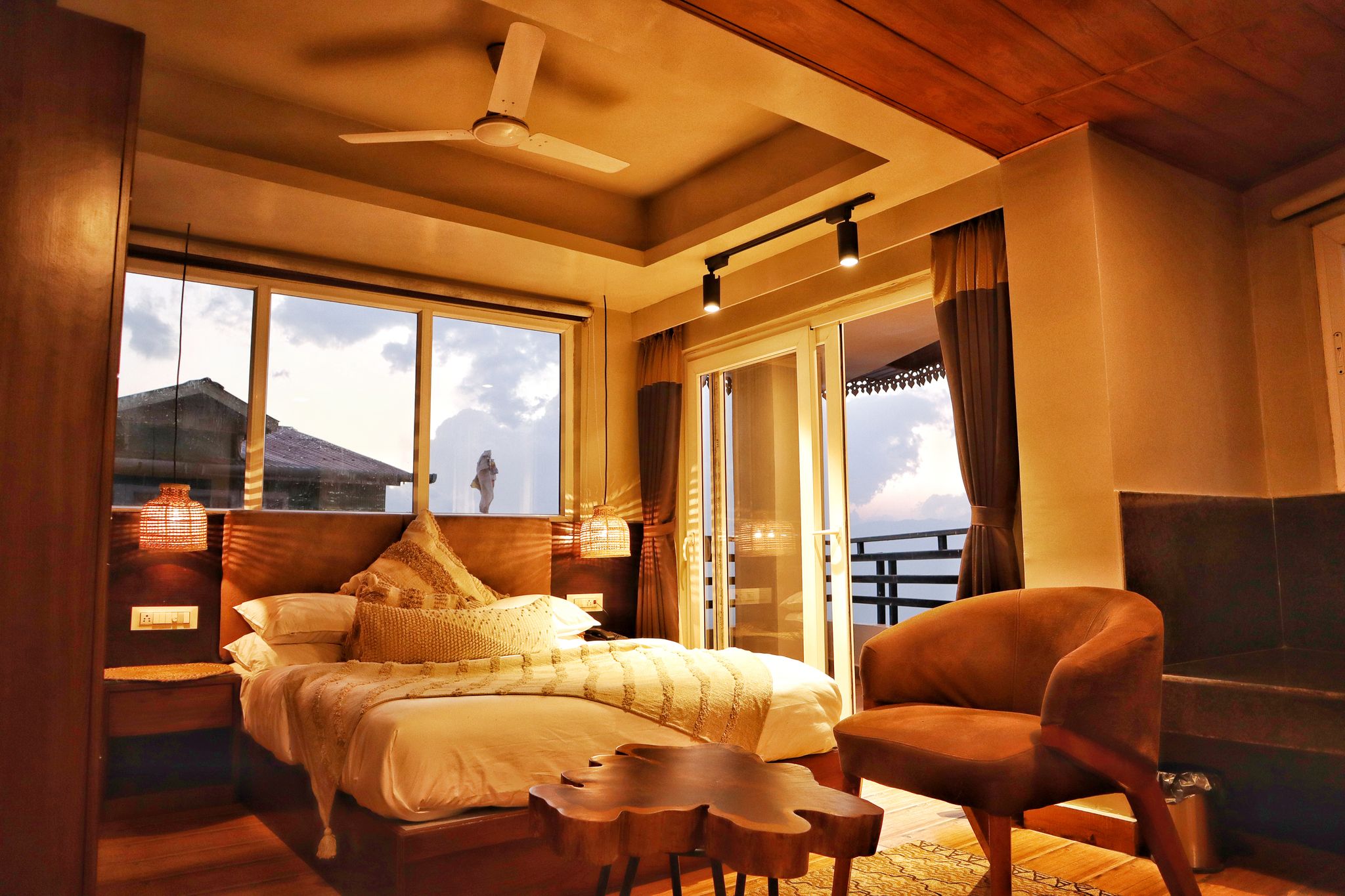 Premium Room with Balcony and Mountain View
