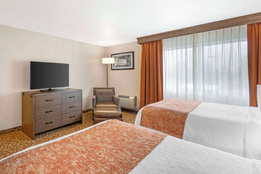 Suite, 2 Queen Beds, Non Smoking, Refrigerator & Microwave