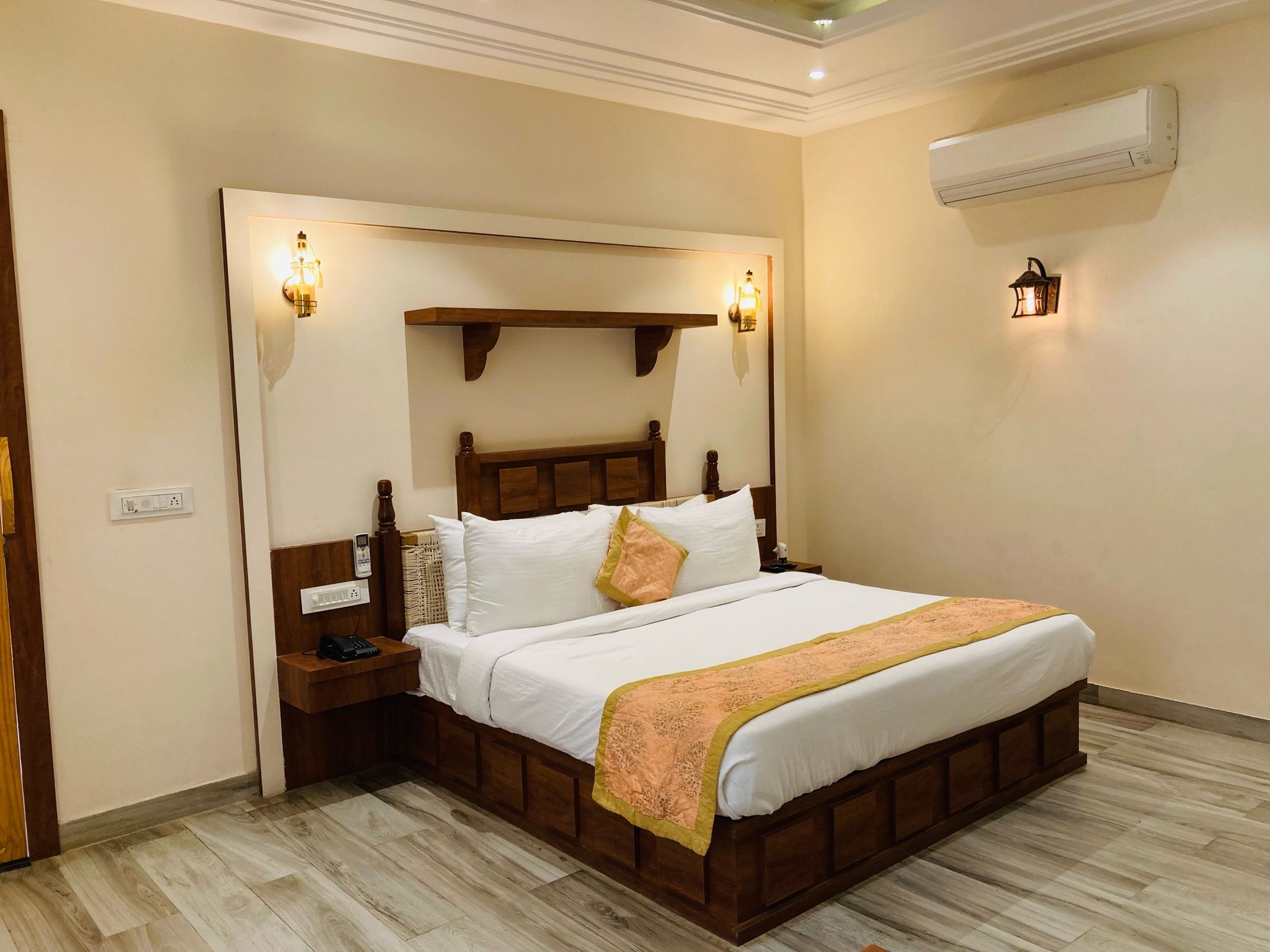 Desi Thath Resort Premium Cottage 2