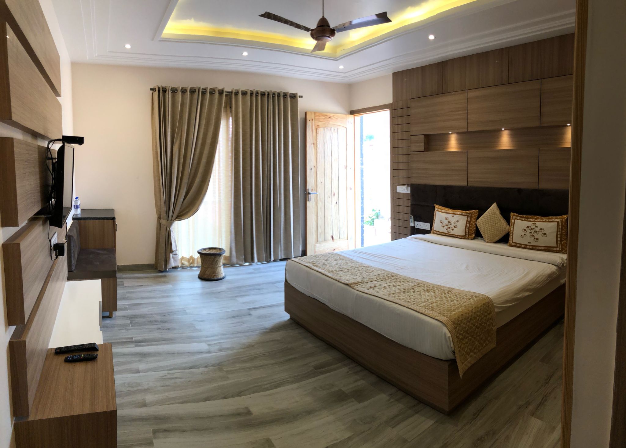 Desi Thath Resort Premium Cottage 5