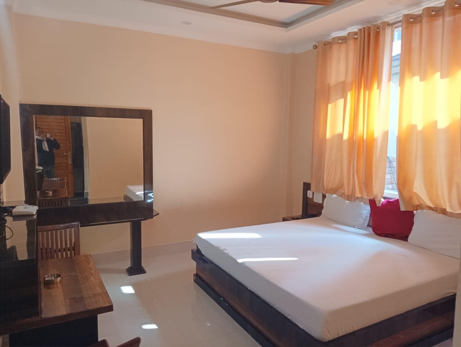 Agastya Residency Deluxe Room( No View) 5