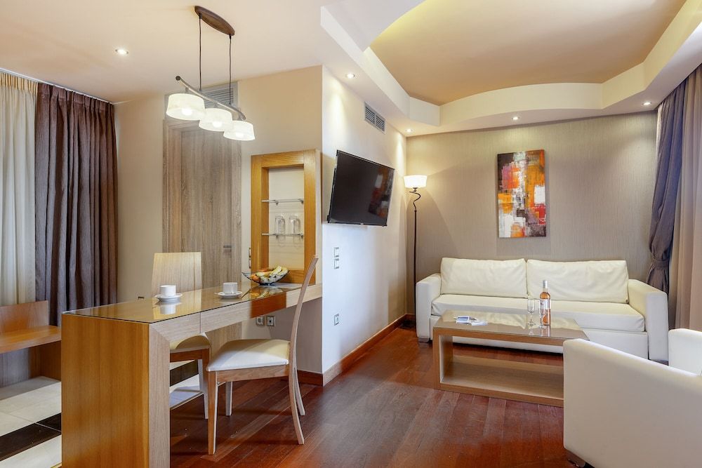 Oasis Hotel Apartments Junior Room, Hot Tub 4