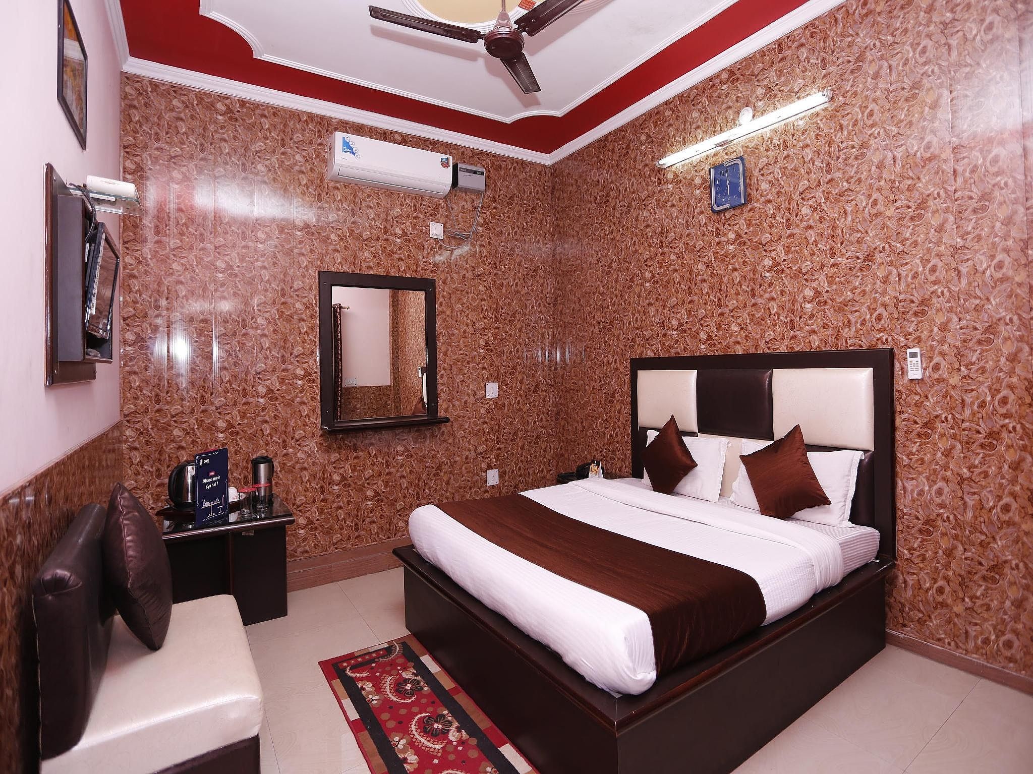 Hotel O by OYO Mehfil Hotel Classic Room