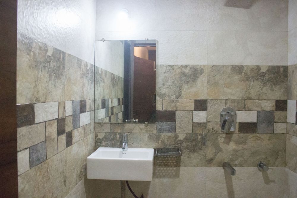 Hotel Highland Residency Executive Room 9