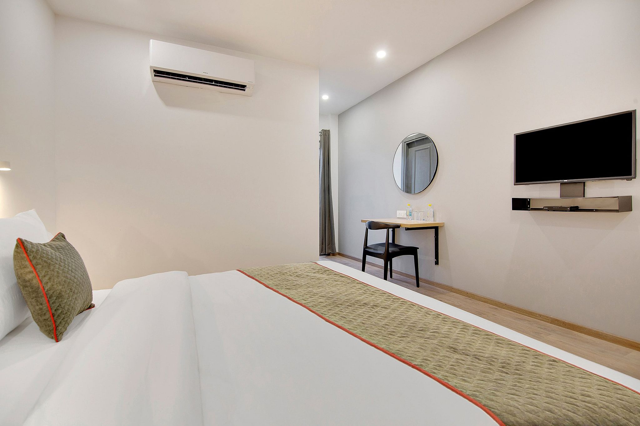 Townhouse Sector 49 Near Logix city centre Classic Room 27