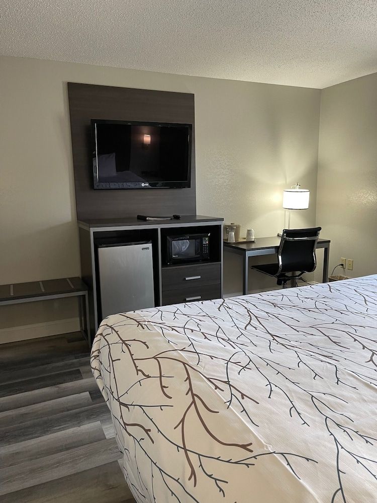Standard Room, 1 King Bed, Handicap, Non Smoking