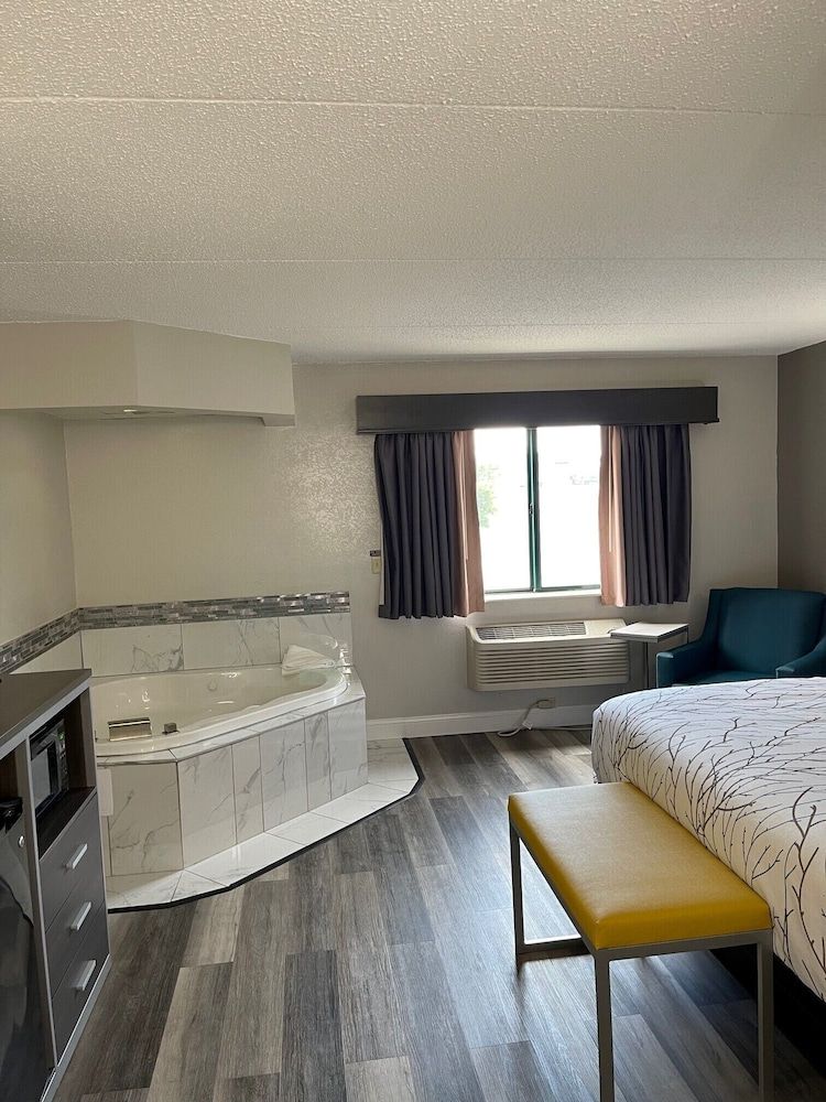 Suite, 1 King Bed Whirl pool, Non Smoking