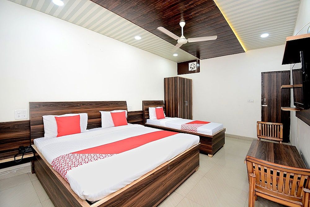 undefined OYO 17133 Hotel Anmol 2