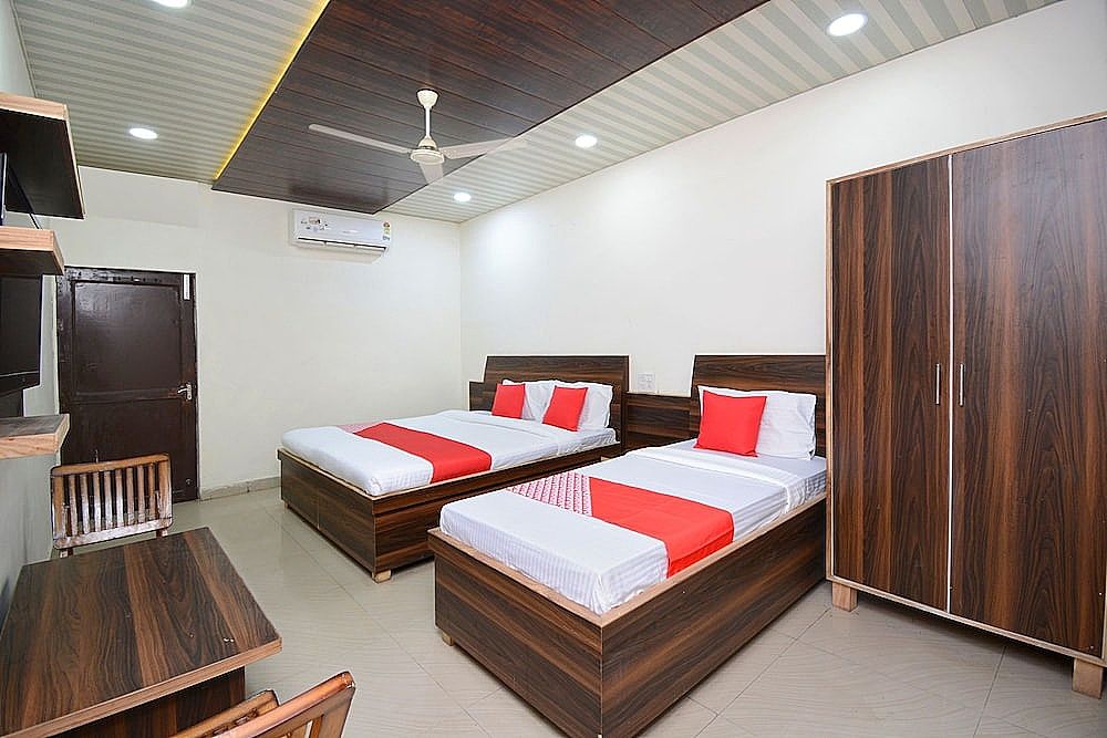 undefined OYO 17133 Hotel Anmol 9