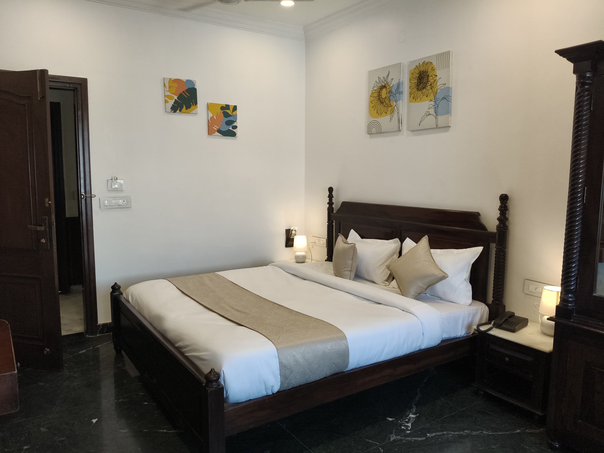 HnM THE BOUTIQUE HOTEL Deluxe Room 6