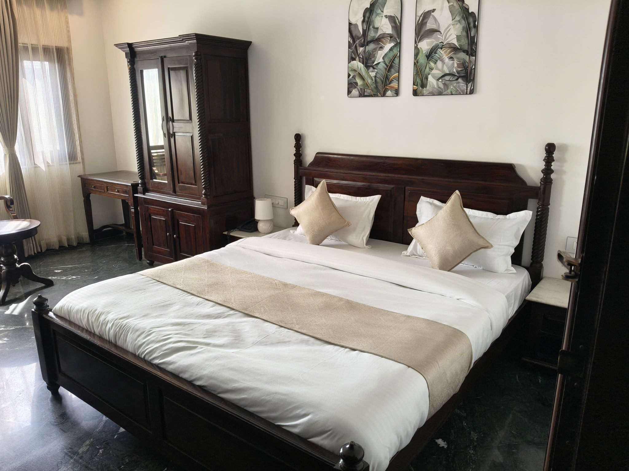 undefined HnM THE BOUTIQUE HOTEL 5