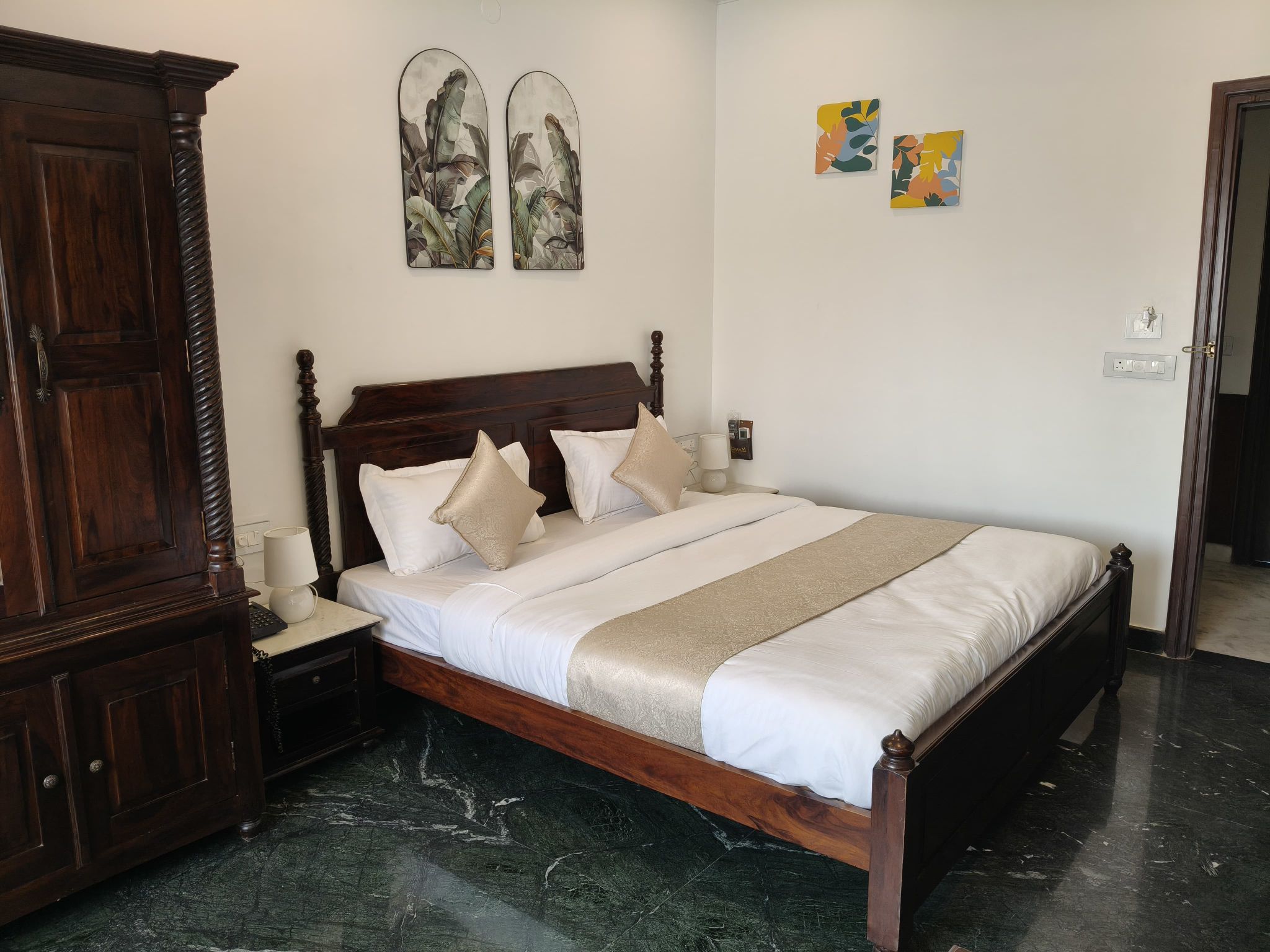 HnM THE BOUTIQUE HOTEL Deluxe Room 5