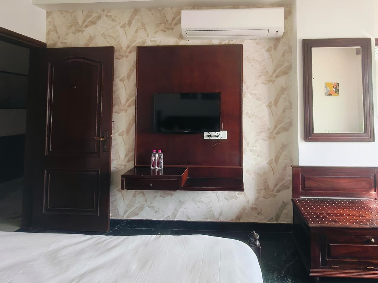 HnM THE BOUTIQUE HOTEL Deluxe Room 12