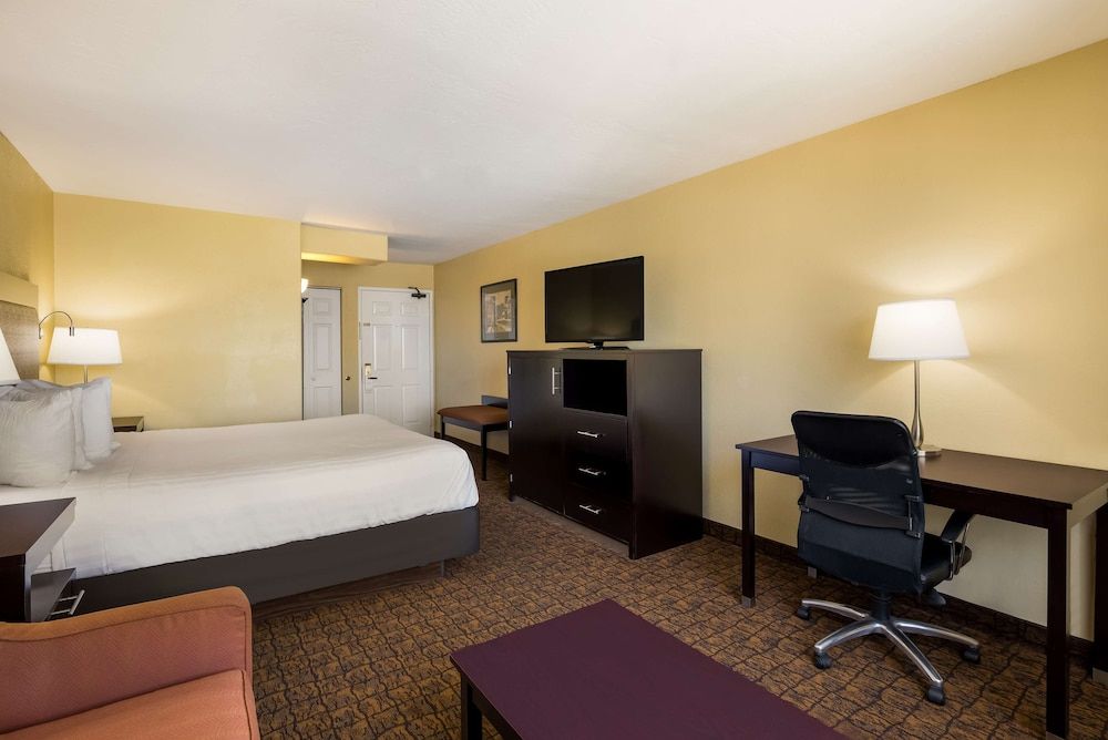 Best Western Escondido Hotel Standard Room, 1 King Bed, Non Smoking