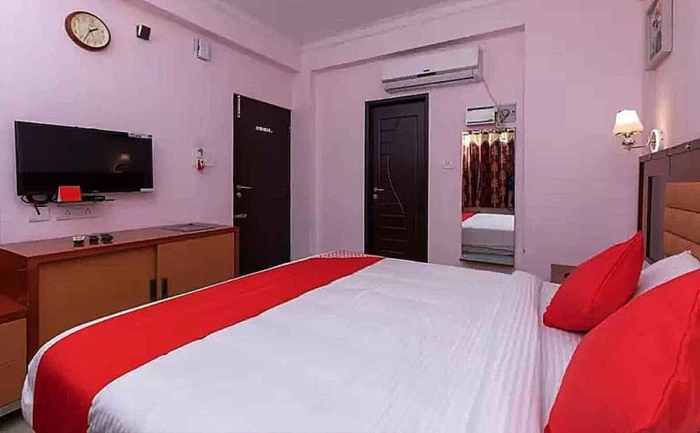 Swarnam Residency Classic Room 4