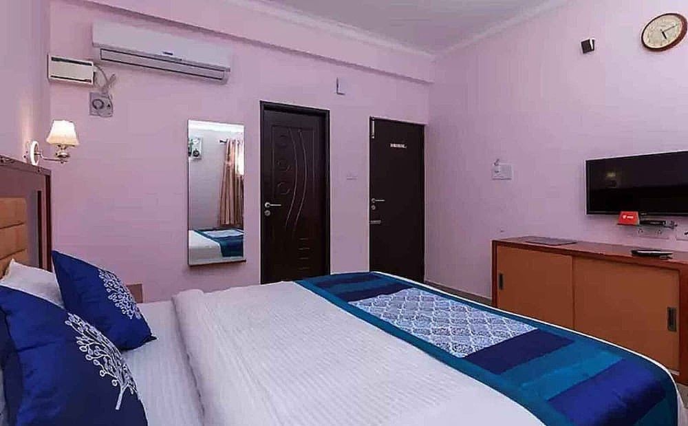 Swarnam Residency Classic Room 8