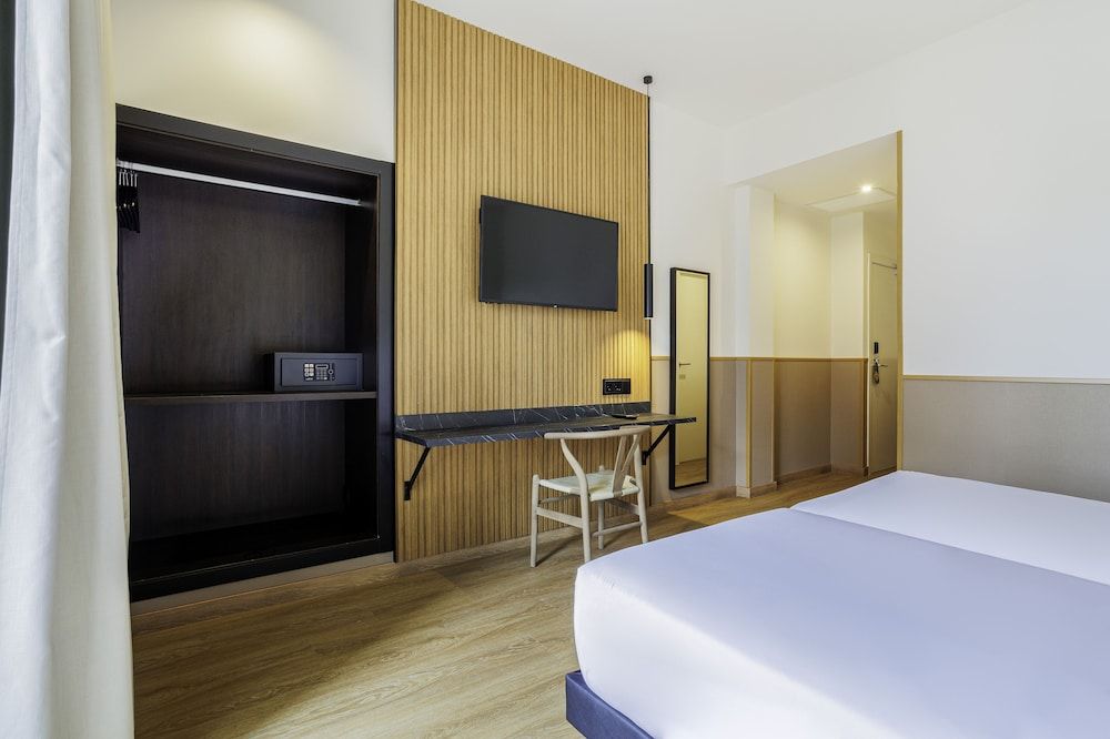 Acta Madfor Standard Double Room