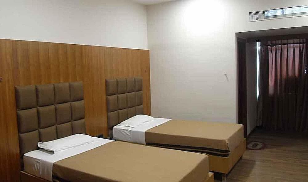 ADB Rooms Hotel Surabhi International Family Studio Suite 10