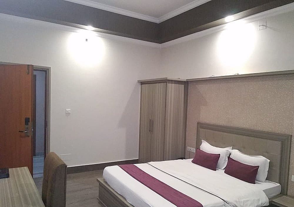 ADB Rooms Hotel Surabhi International Super Deluxe Room 5
