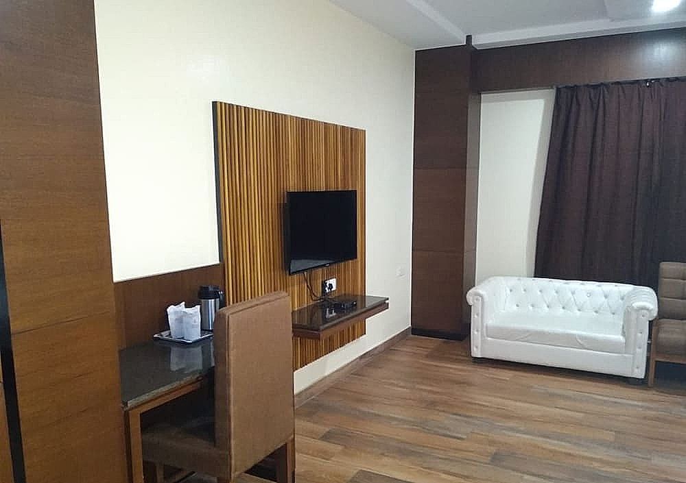 ADB Rooms Hotel Surabhi International Family Studio Suite 7