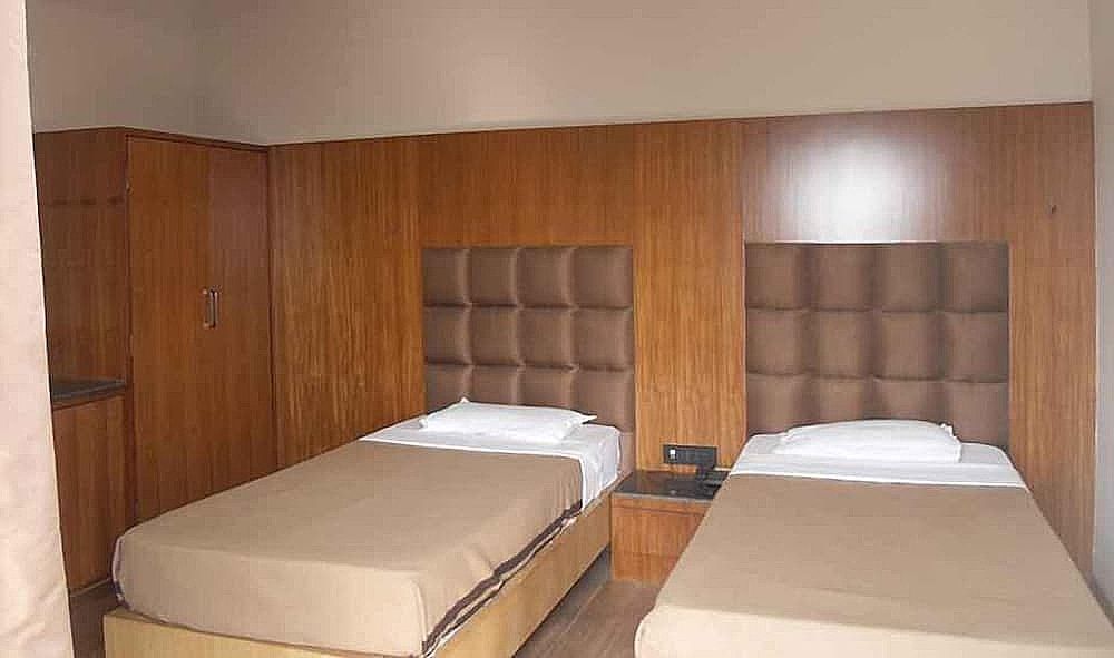 ADB Rooms Hotel Surabhi International Super Deluxe Room 3