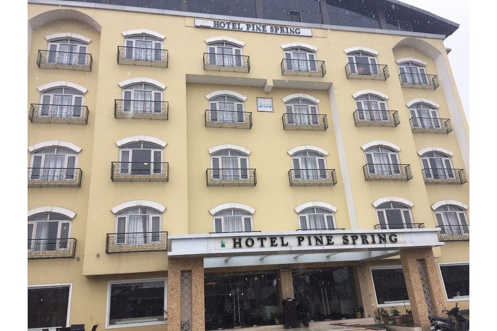 undefined Capital O 9508 Hotel Pine Spring 5