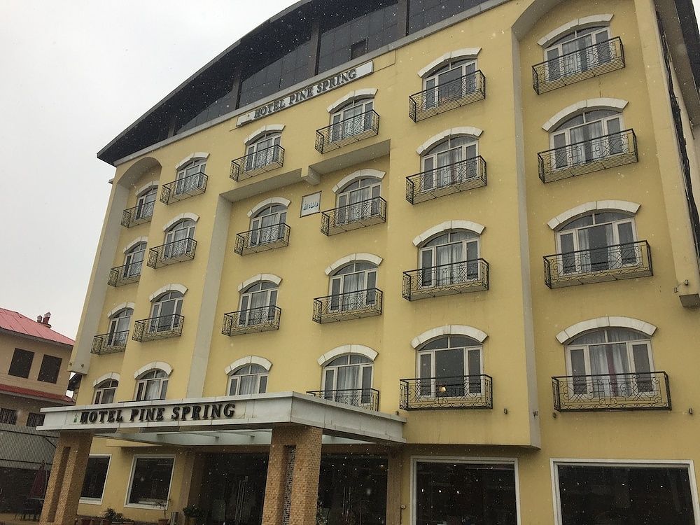 undefined Capital O 9508 Hotel Pine Spring 6