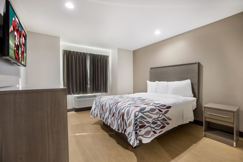Deluxe Room, 1 Queen Bed, Accessible, Non Smoking