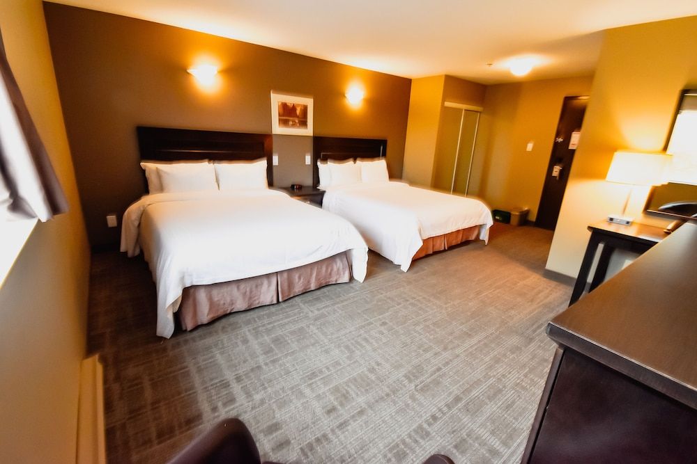 Canad Inns Destination Centre Fort Garry Deluxe Room, 2 Queen Beds 2